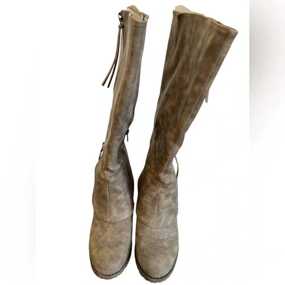 Mukluks Tan & Dark Brown Faux leather Boots w/side zipper & knit detail Size 8 - Picture 4 of 17